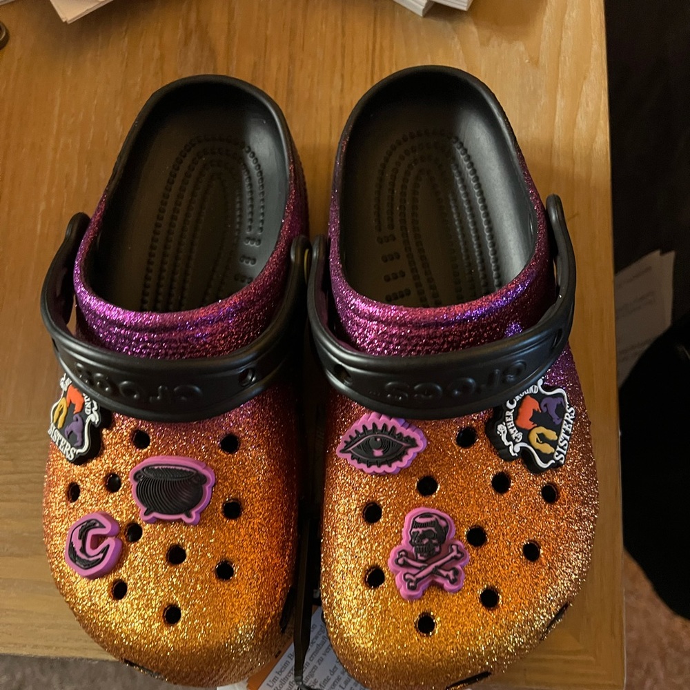 Hocus Pocus Crocs W6